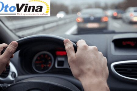 Mẹo lái xe ô tô đường dài an toàn 2020